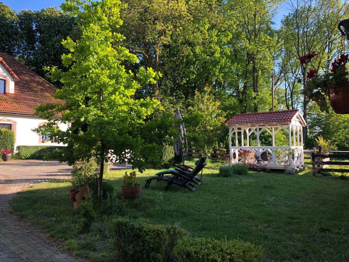 Dworek w Skibnie Sianow Exterior foto
